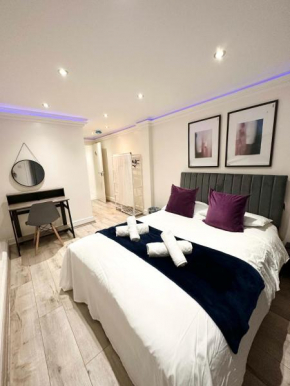 Stylish 3-Bedroom Flat in Prime Location